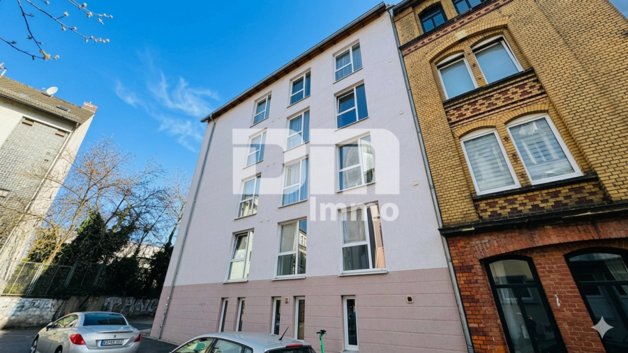 Moderne 4 Zimmer HP / EG Wohnung mit 2 Bädern und großer Terrasse direkt an der Uni - Seitenansicht